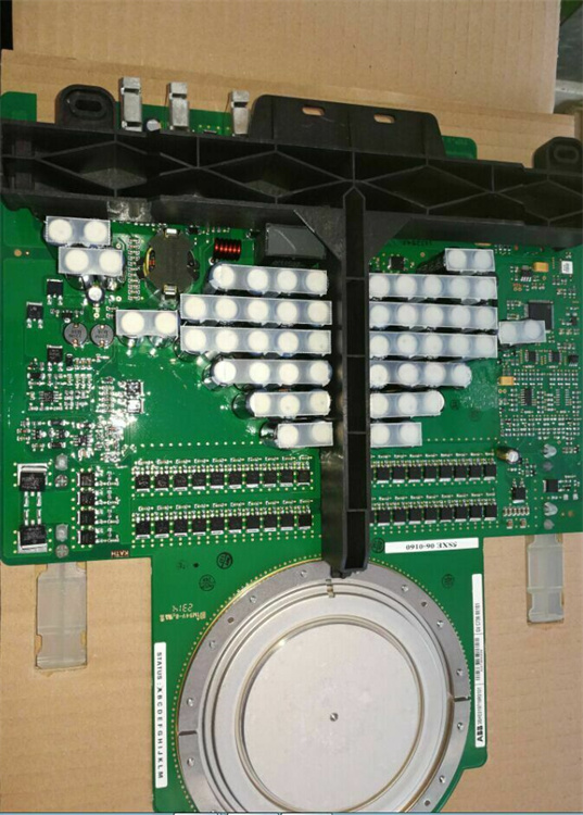 IS215UCVEM09B.jpg